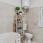 House Vira By Guide Villa
