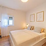 House Vira By Guide Villa Blato (Korcula)