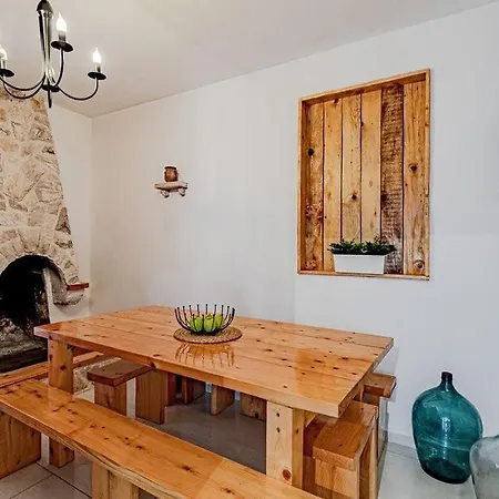 Villa House Vira By Guide *