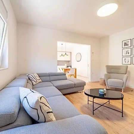 Villa House Vira By Guide *