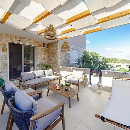 House Vira By Guide Villa *