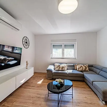 House Vira By Guide Villa *