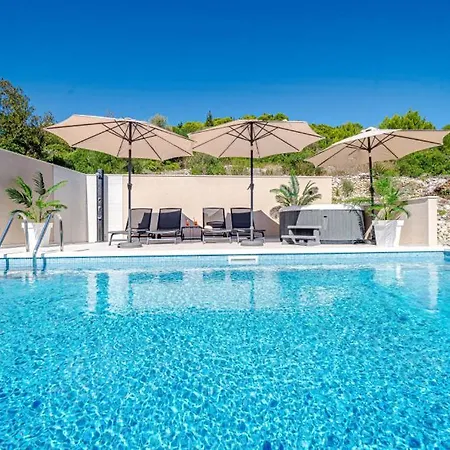 Villa House Vira By Guide *