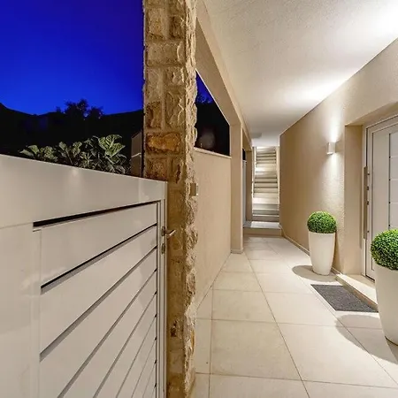 House Vira By Guide Villa *