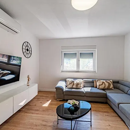 Villa House Vira By Guide *