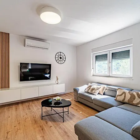 Villa House Vira By Guide