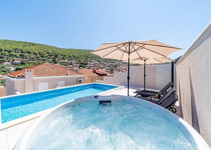 Willa House Vira By Guide