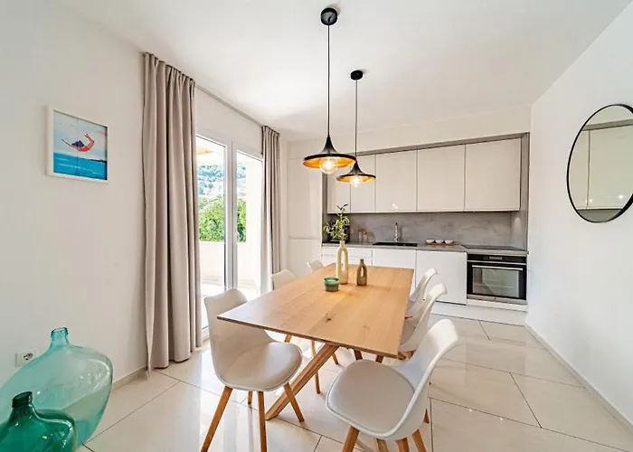 Willa House Vira By Guide